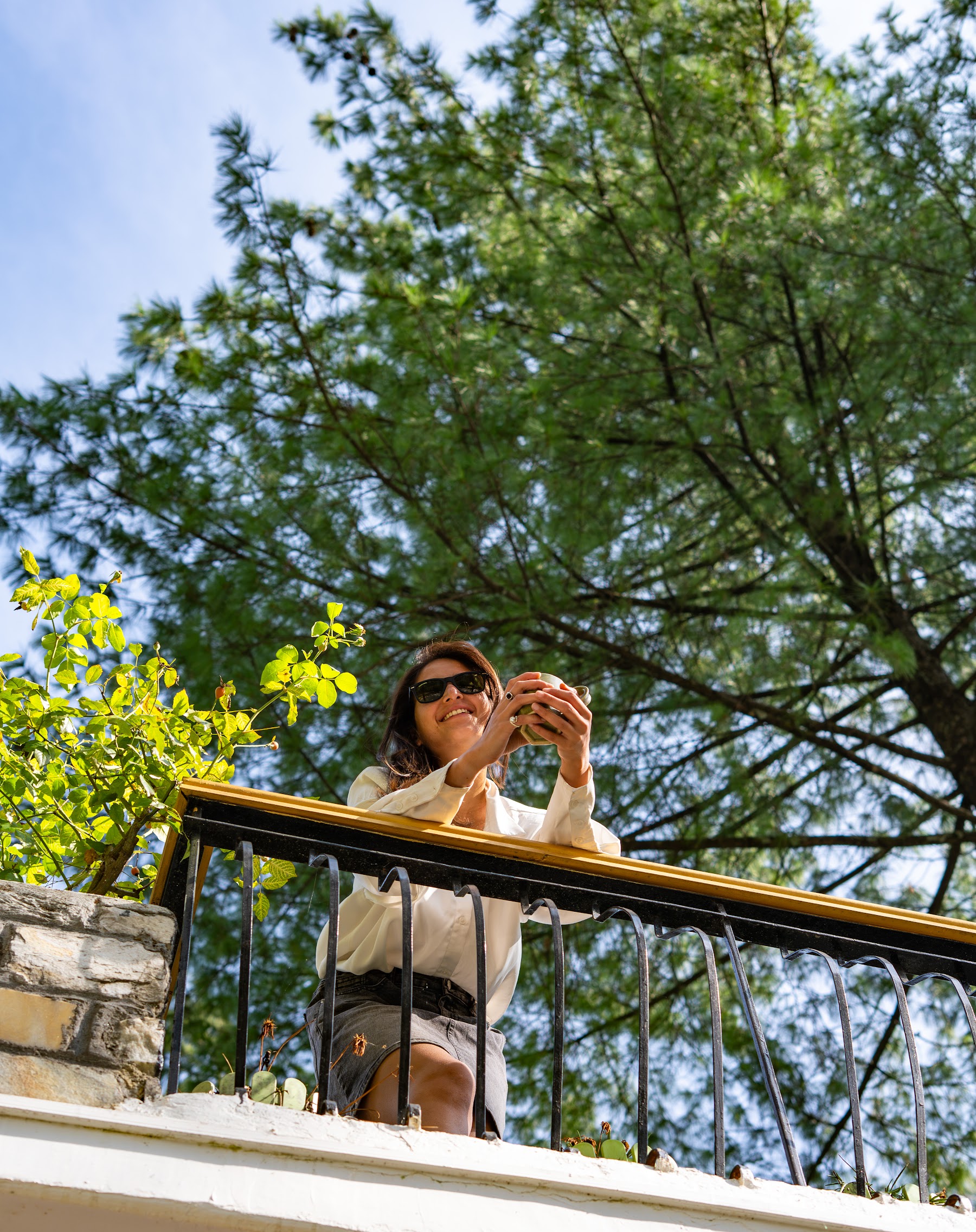 Guest on the first-floor balcony among the treetops