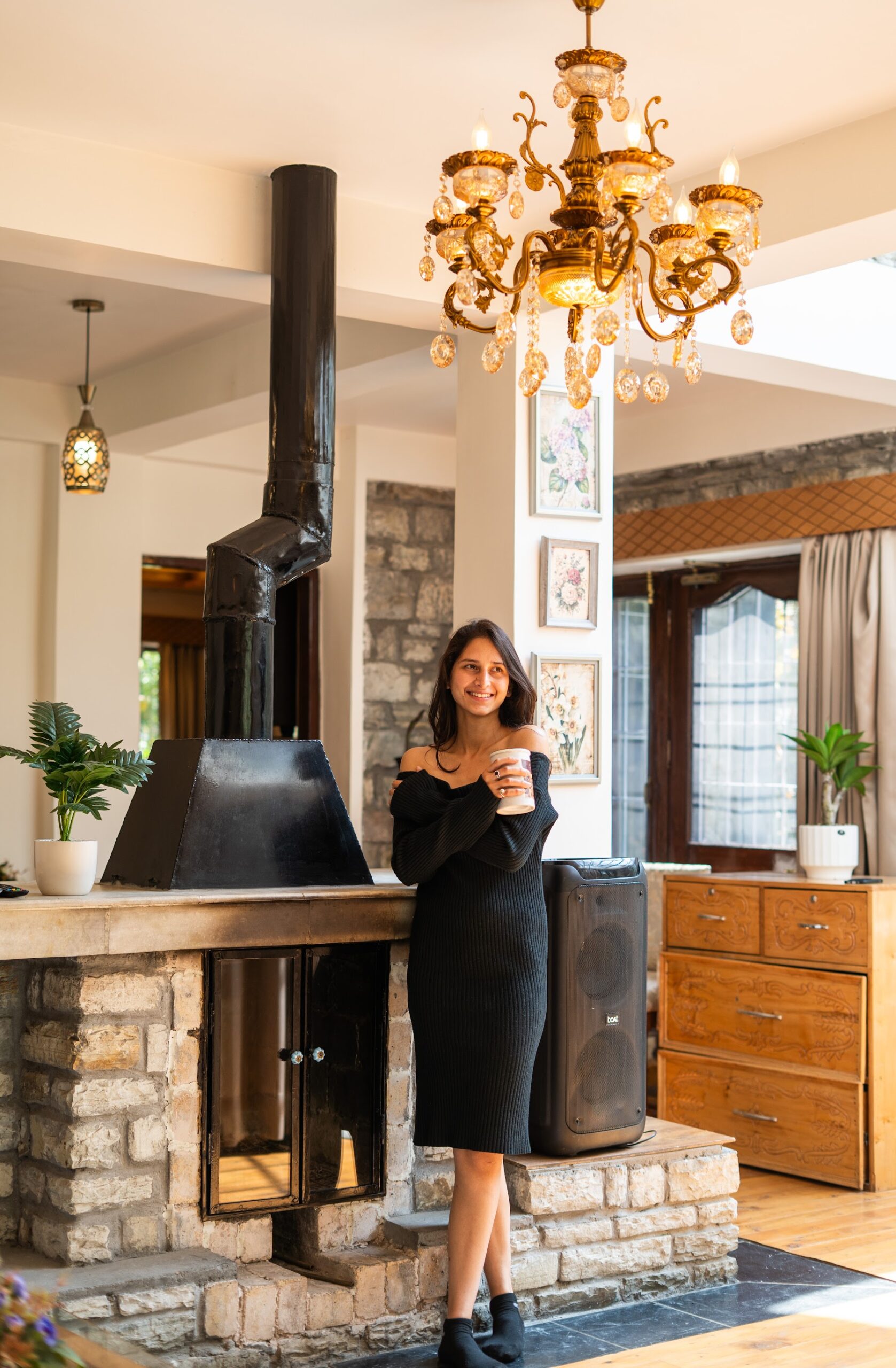 Living area with fireplace in the Courtyard Suite