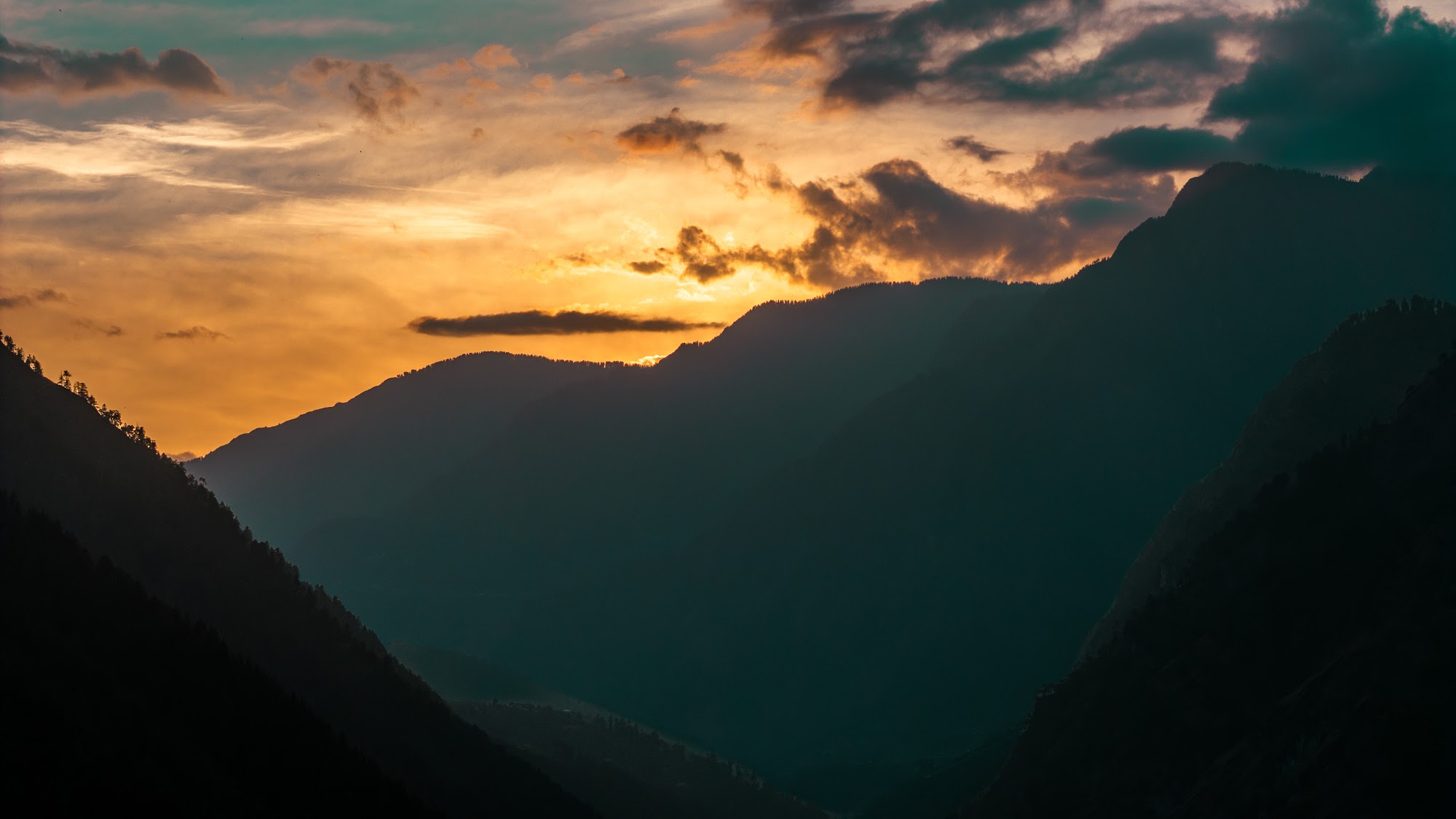 Sunset over the mountains of the Parvati Valley