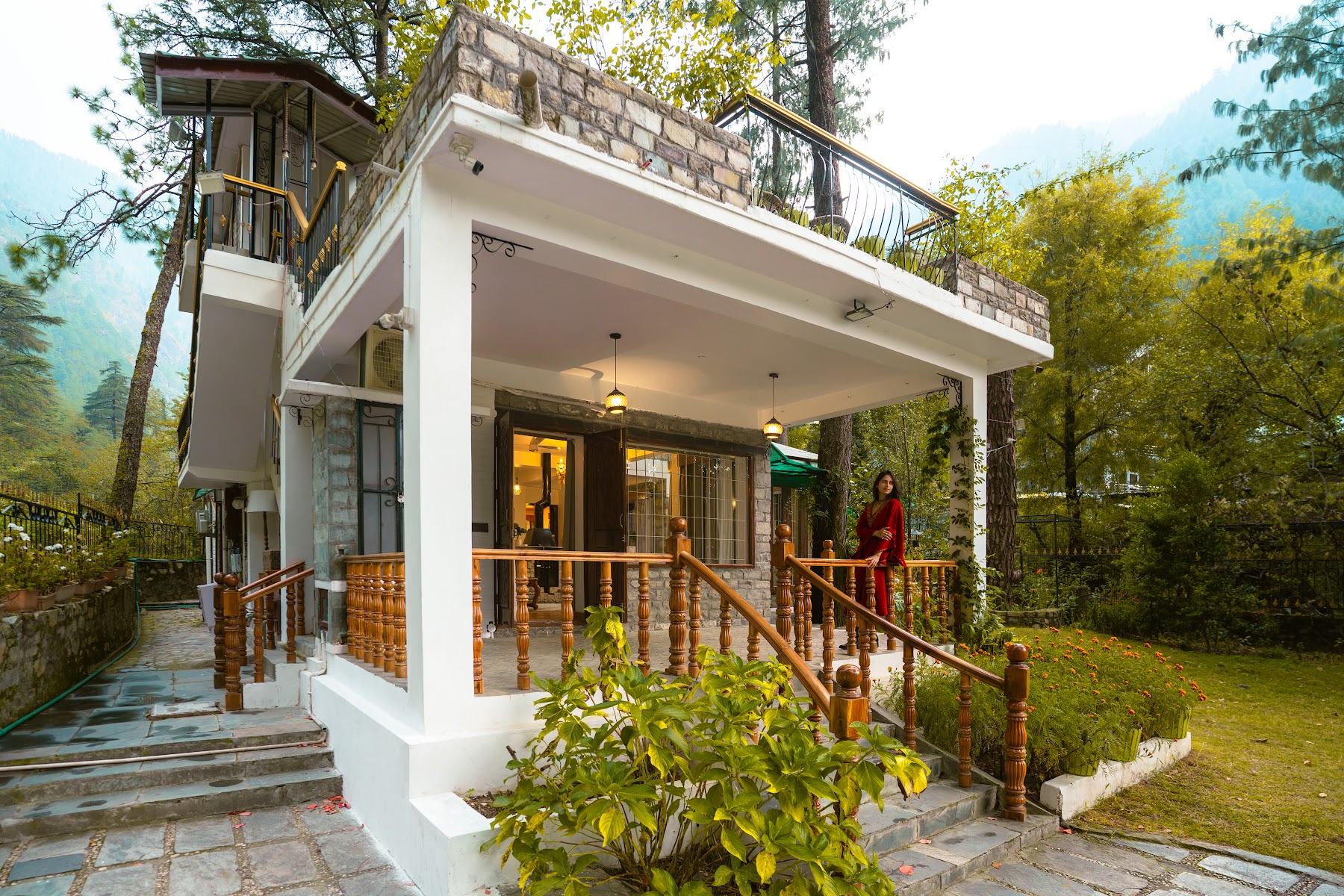 Exterior of River Stone Villa in Kasol